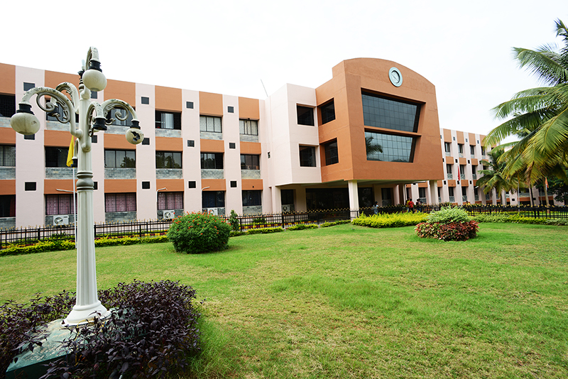 Description of Nitte Meenakshi Institute of Technology campus in Bengaluru